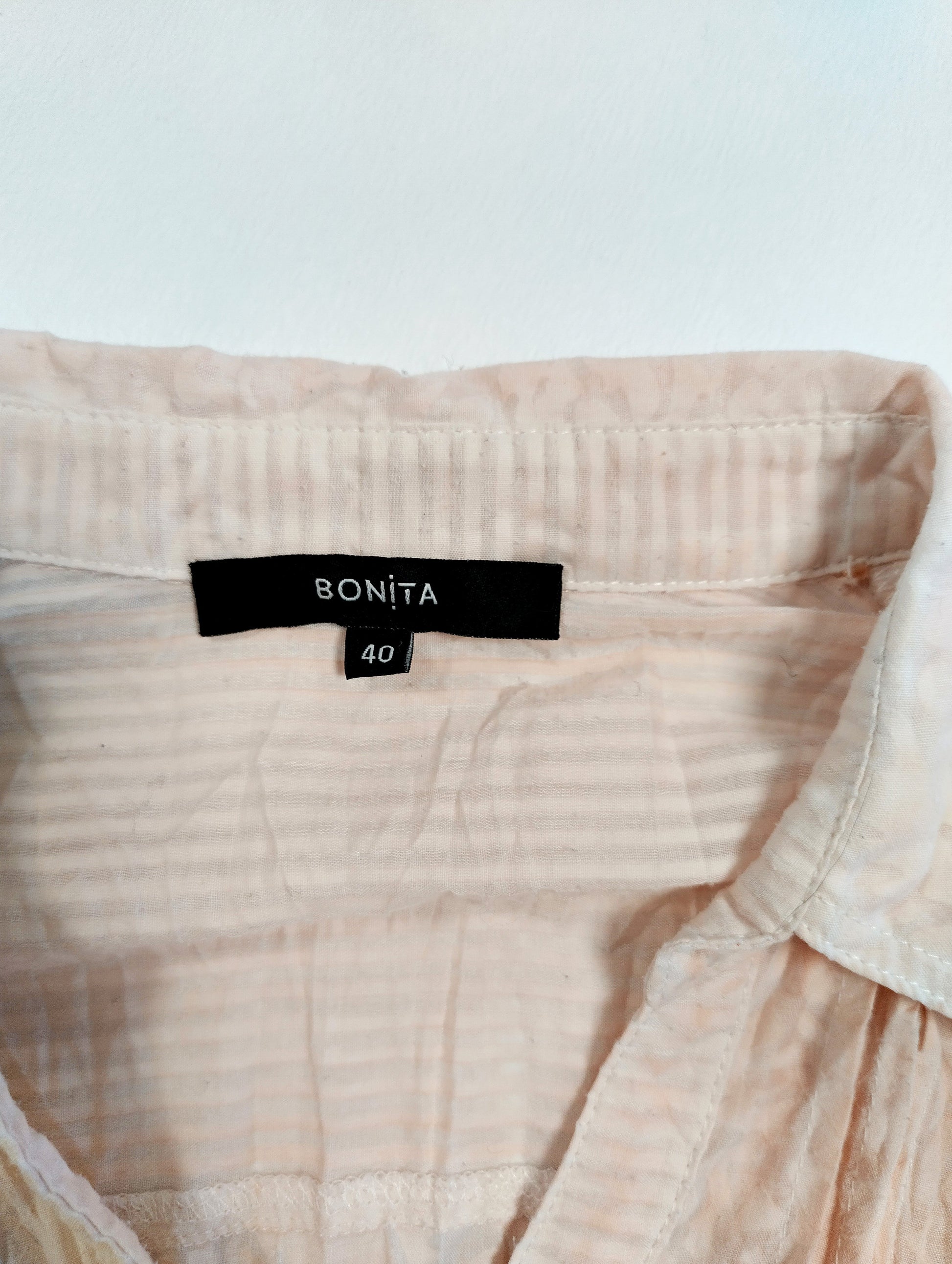 Label of Bonita blouse showing size 40