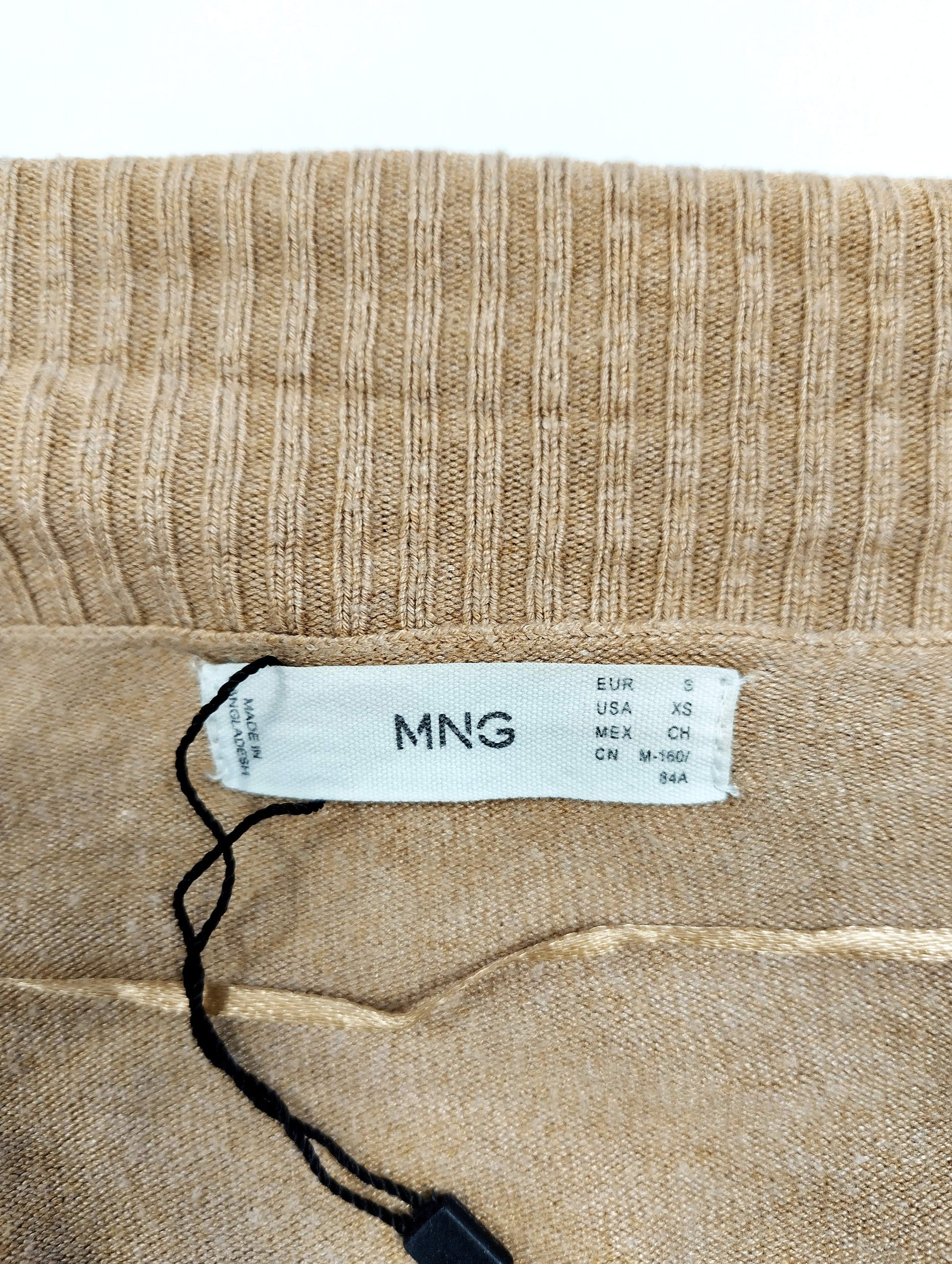 Label showing size and brand