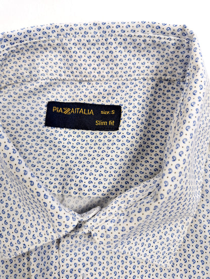 Label showing size and brand of the shirt