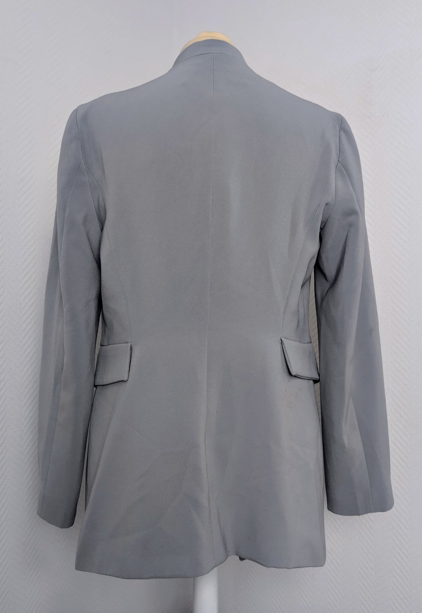 Back view of gray blazer on a mannequin