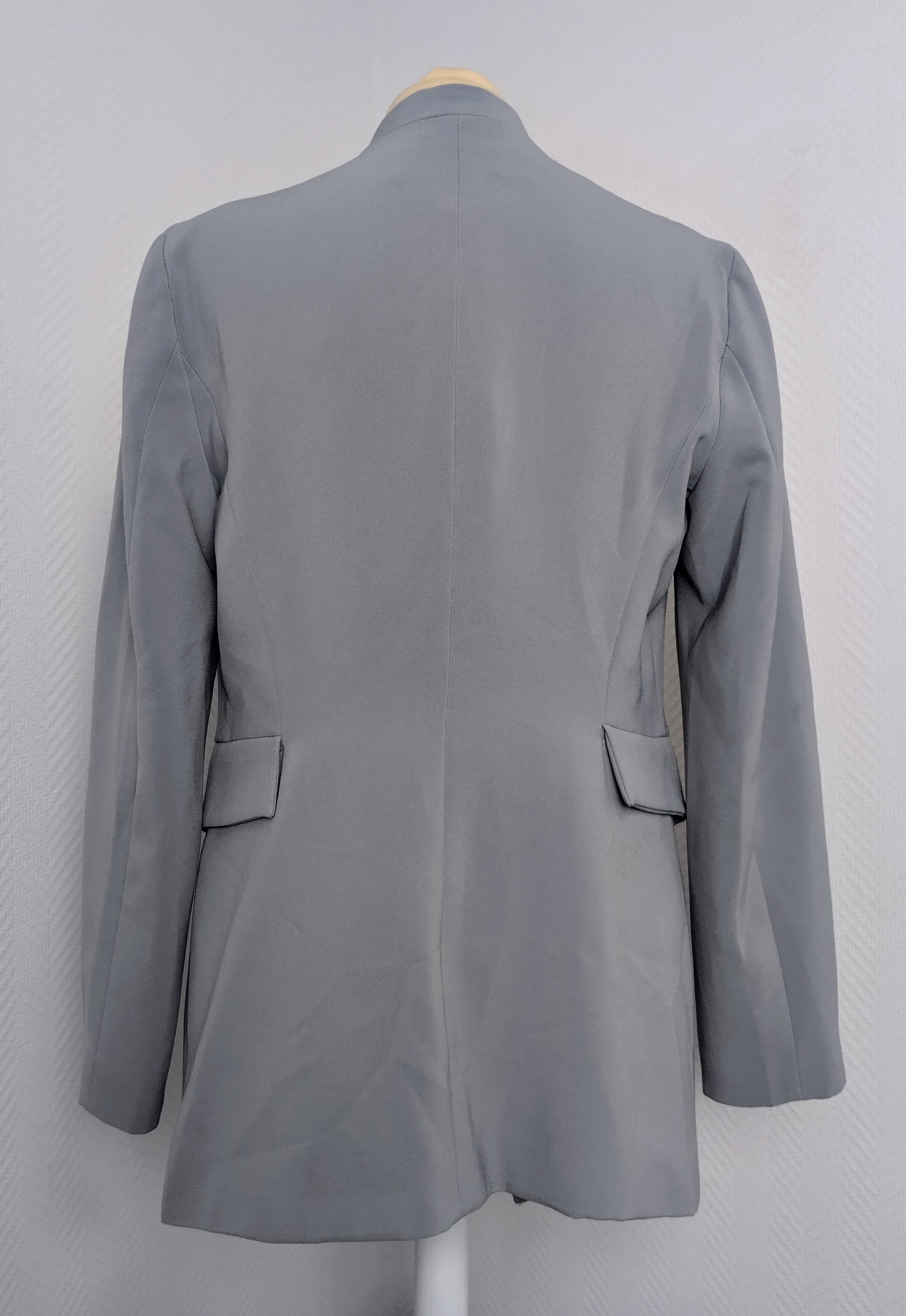 Back view of gray blazer on a mannequin