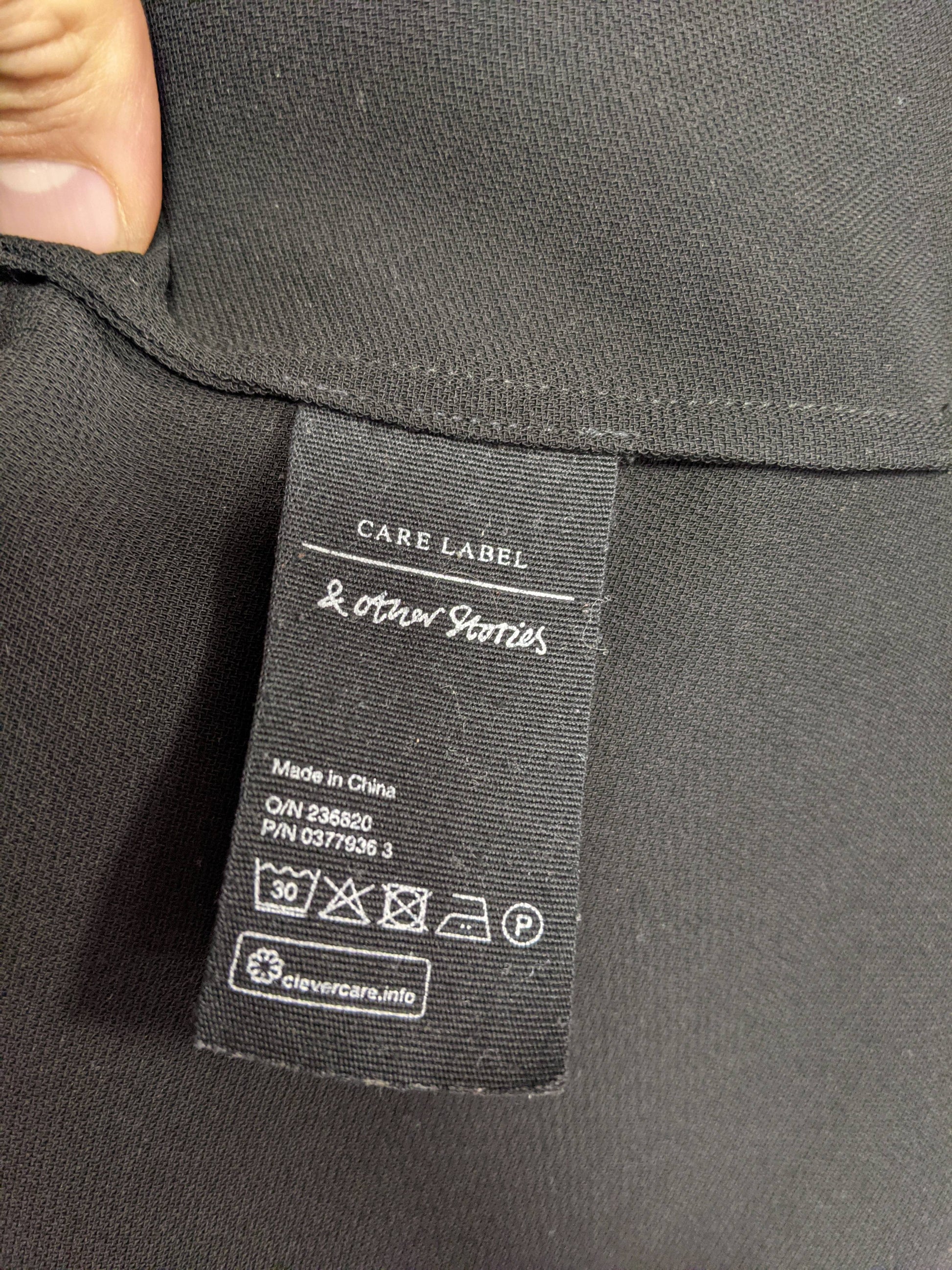 Care label of the black top
