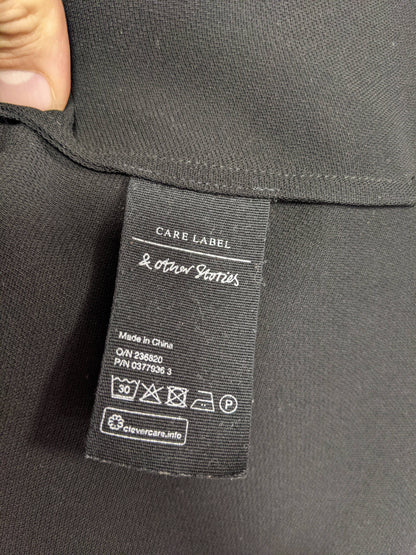 Care label of the black top