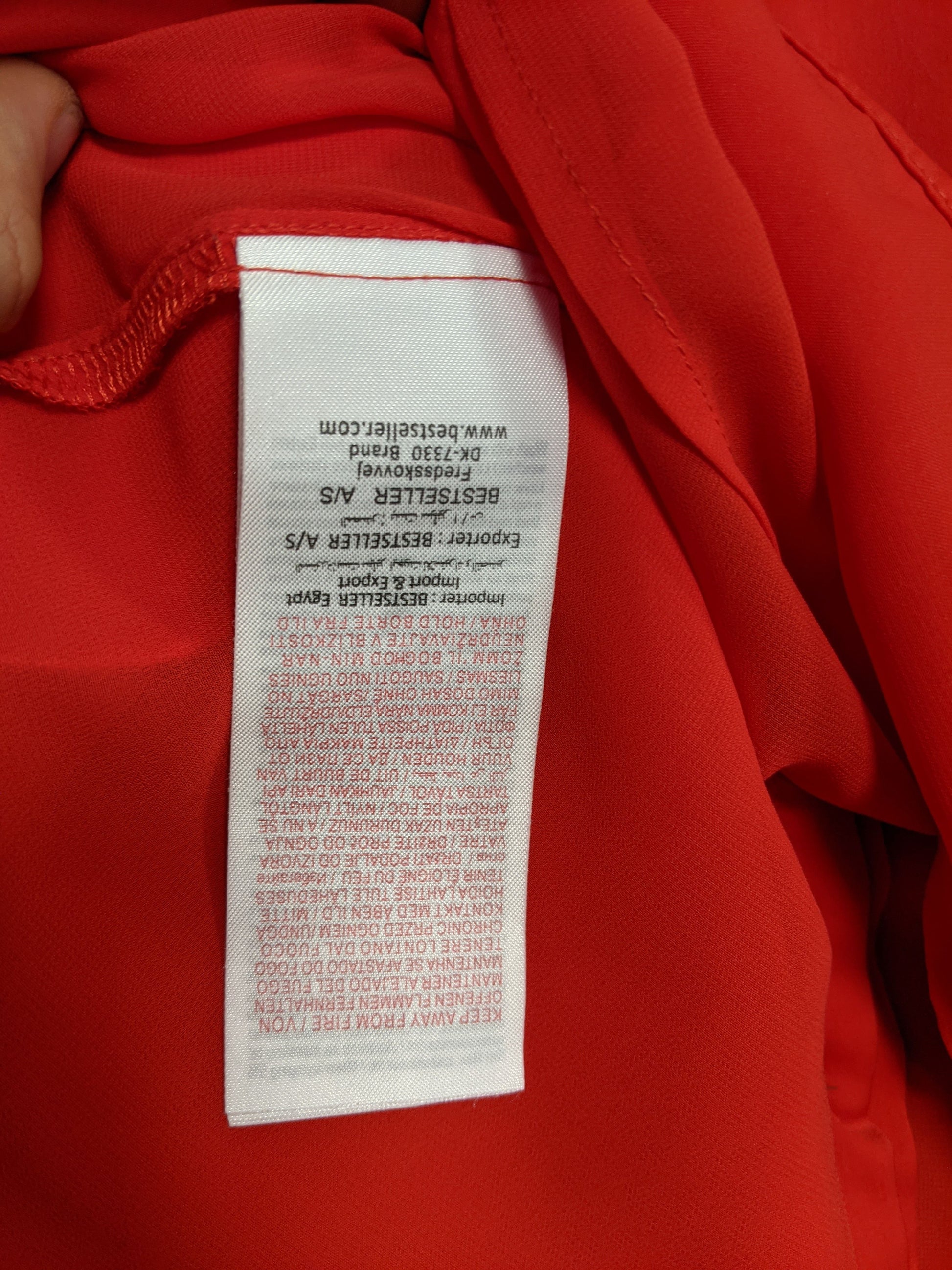 Care label of the top