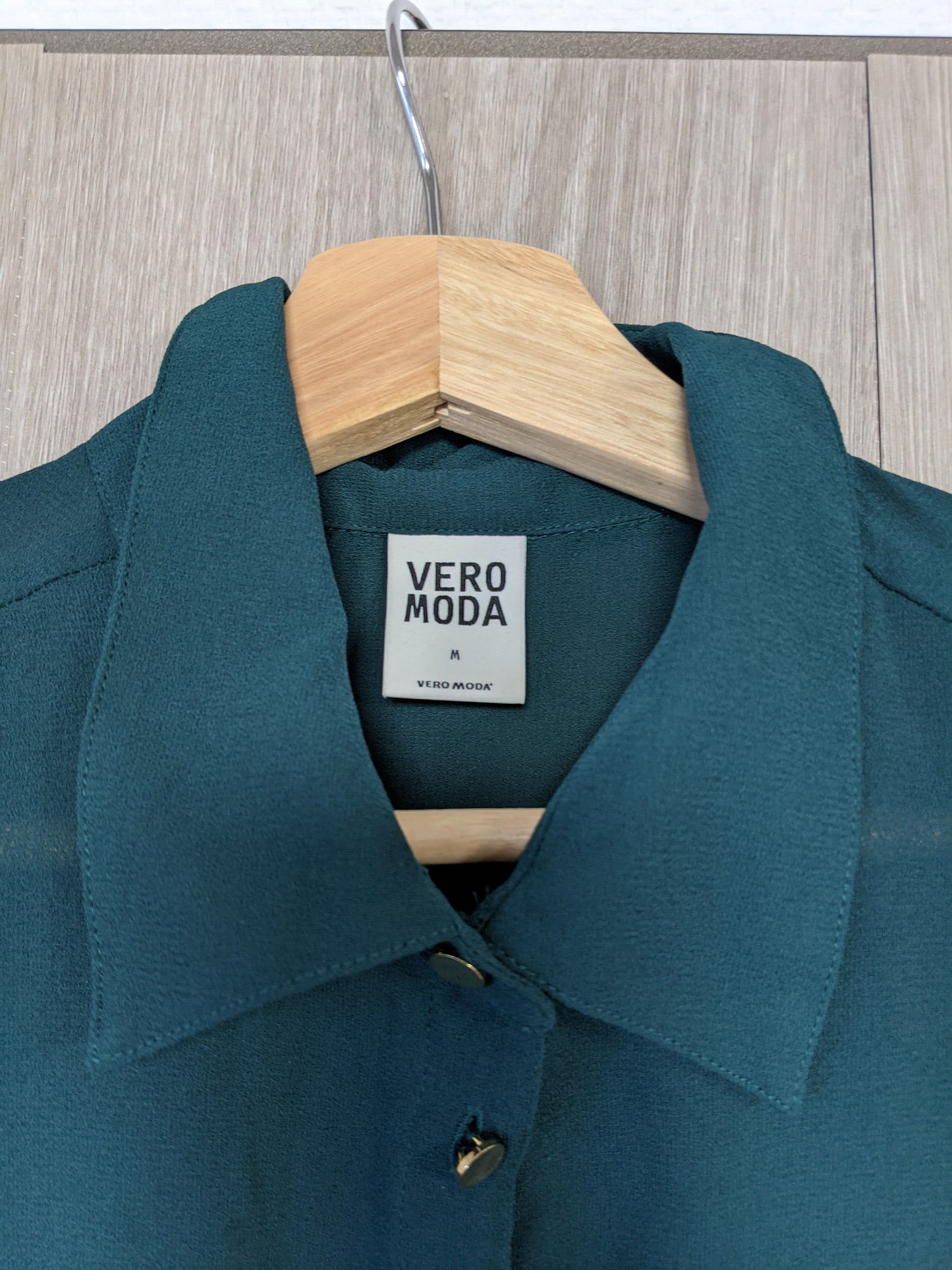 Close-up of the neckline and tag