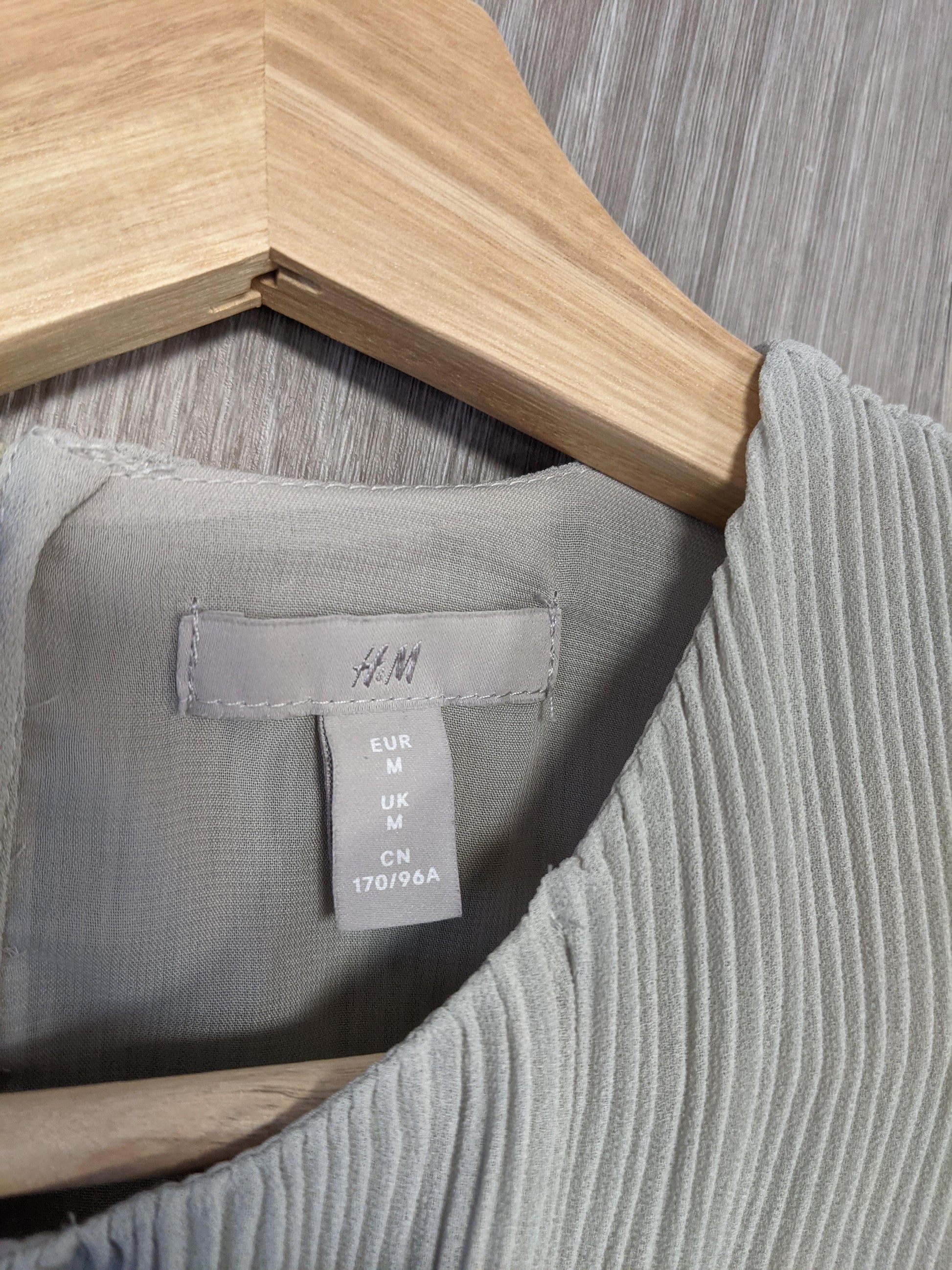 H&M label and care tag