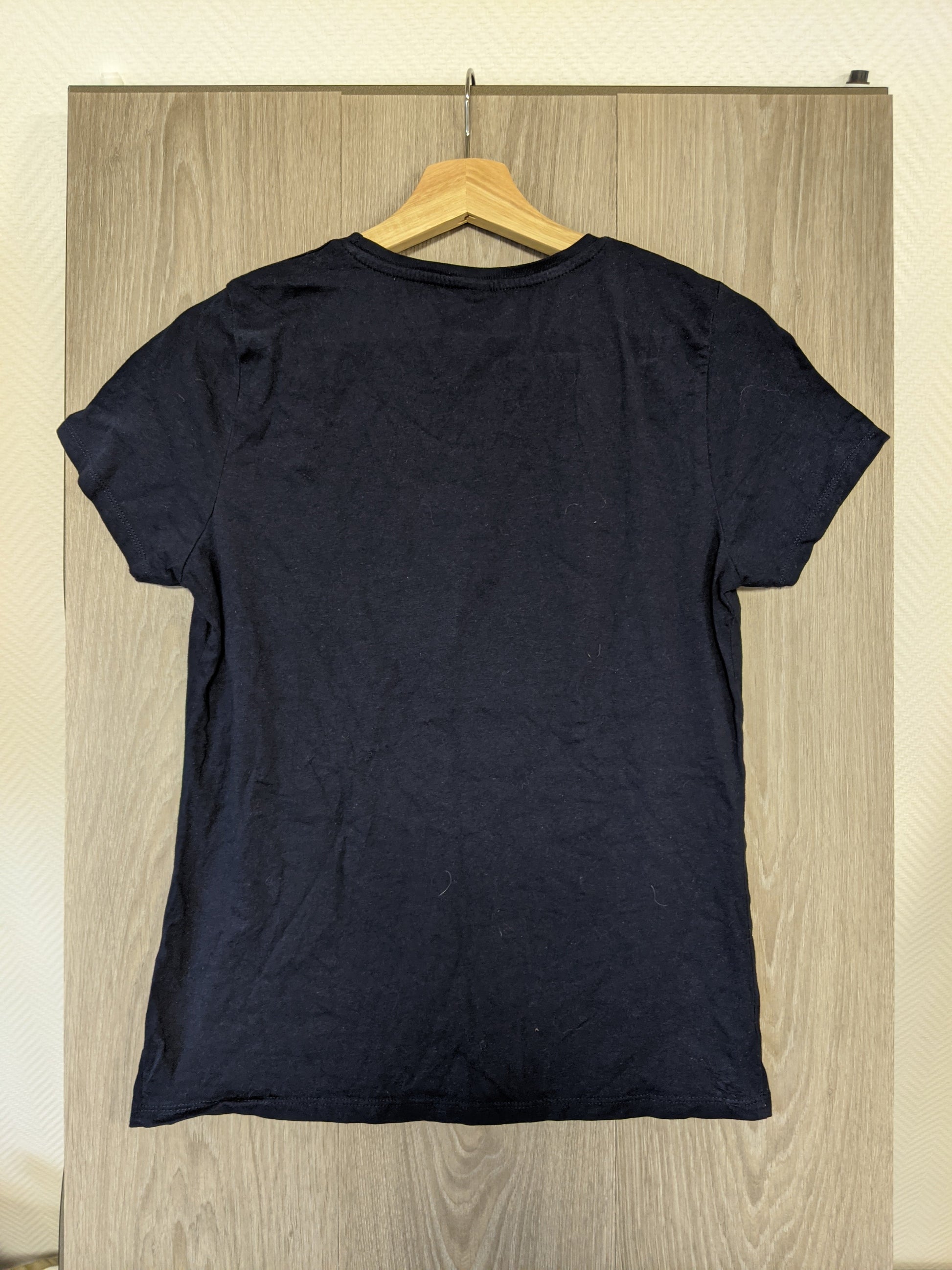 Back view of the black t-shirt