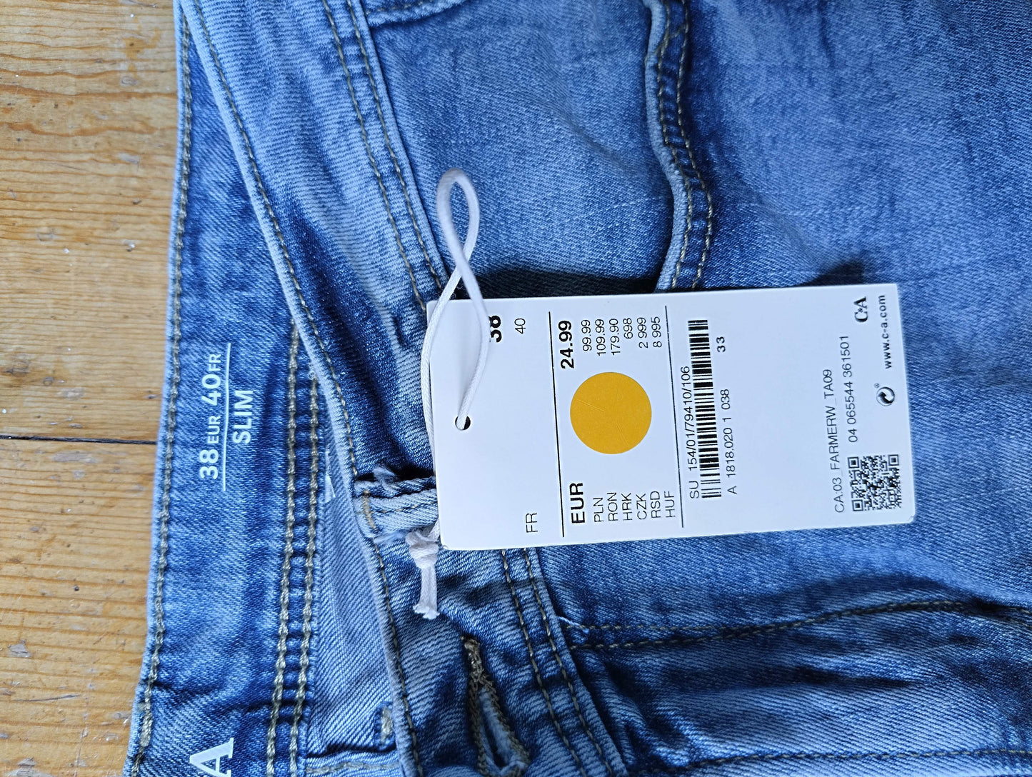 Close-up of C&A jeans tag with size and price