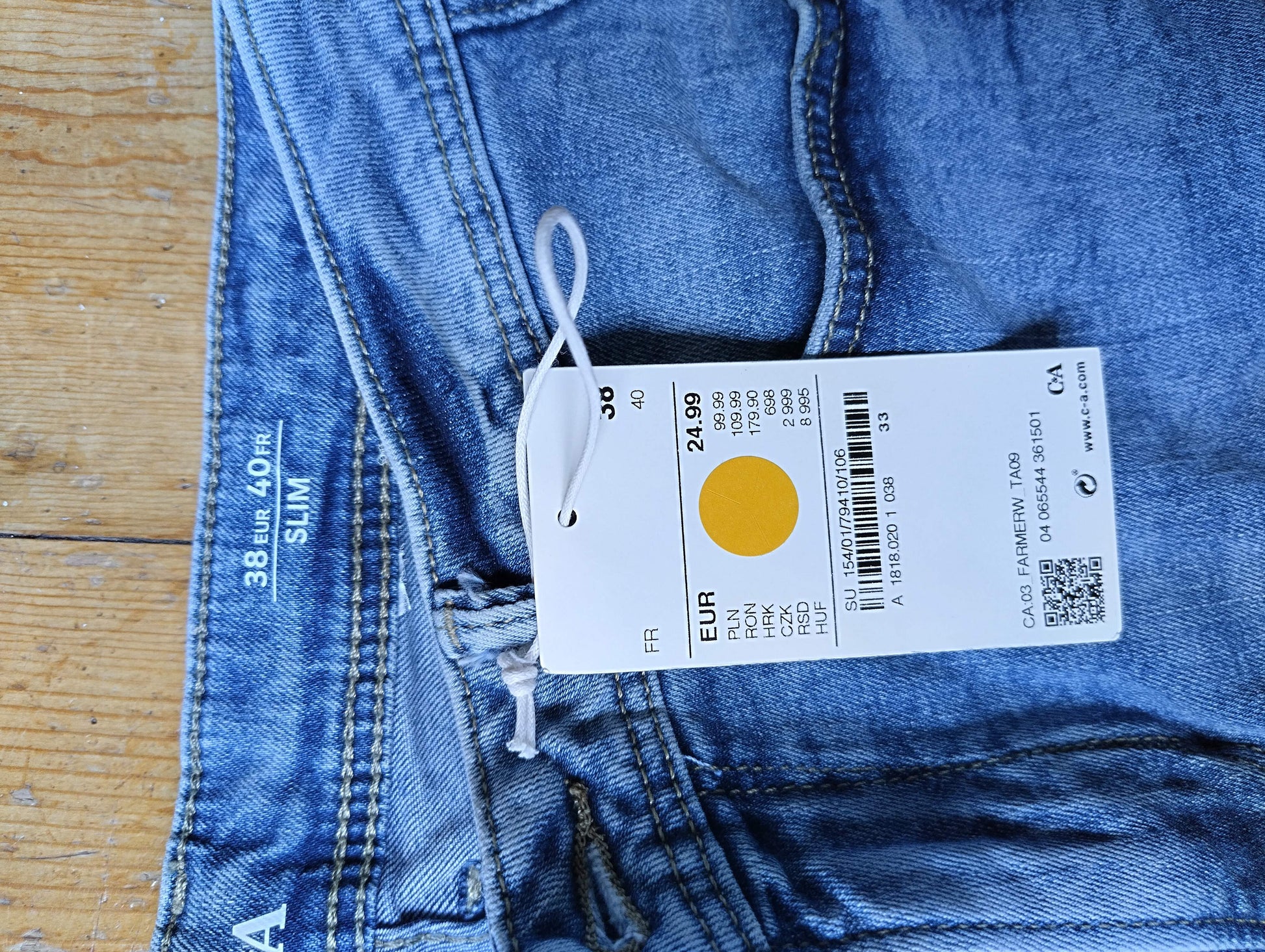 Close-up of C&A jeans tag with size and price