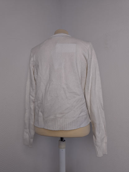 Back view of white cardigan on mannequin