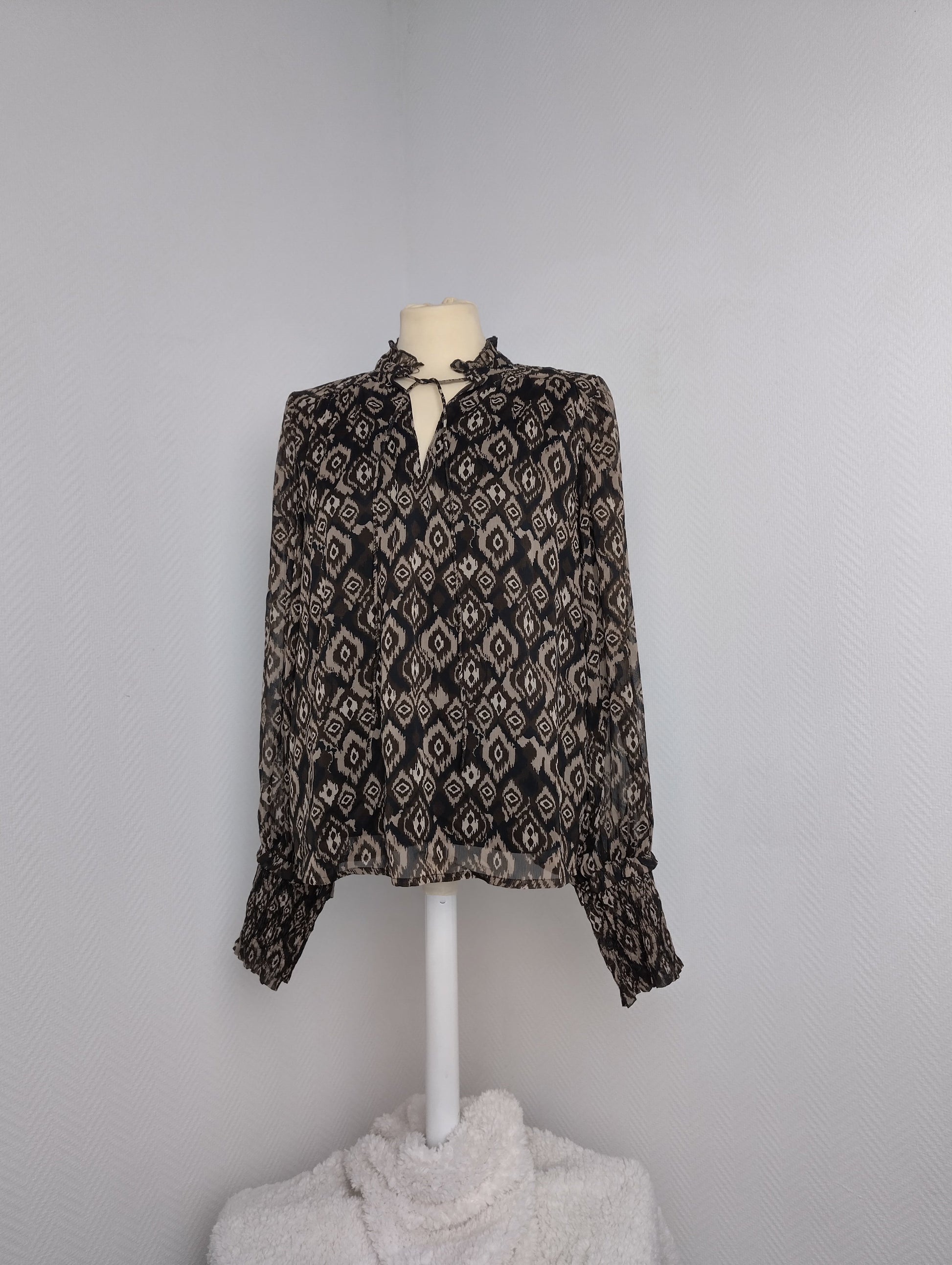 Front view of Vila patterned V-neck top