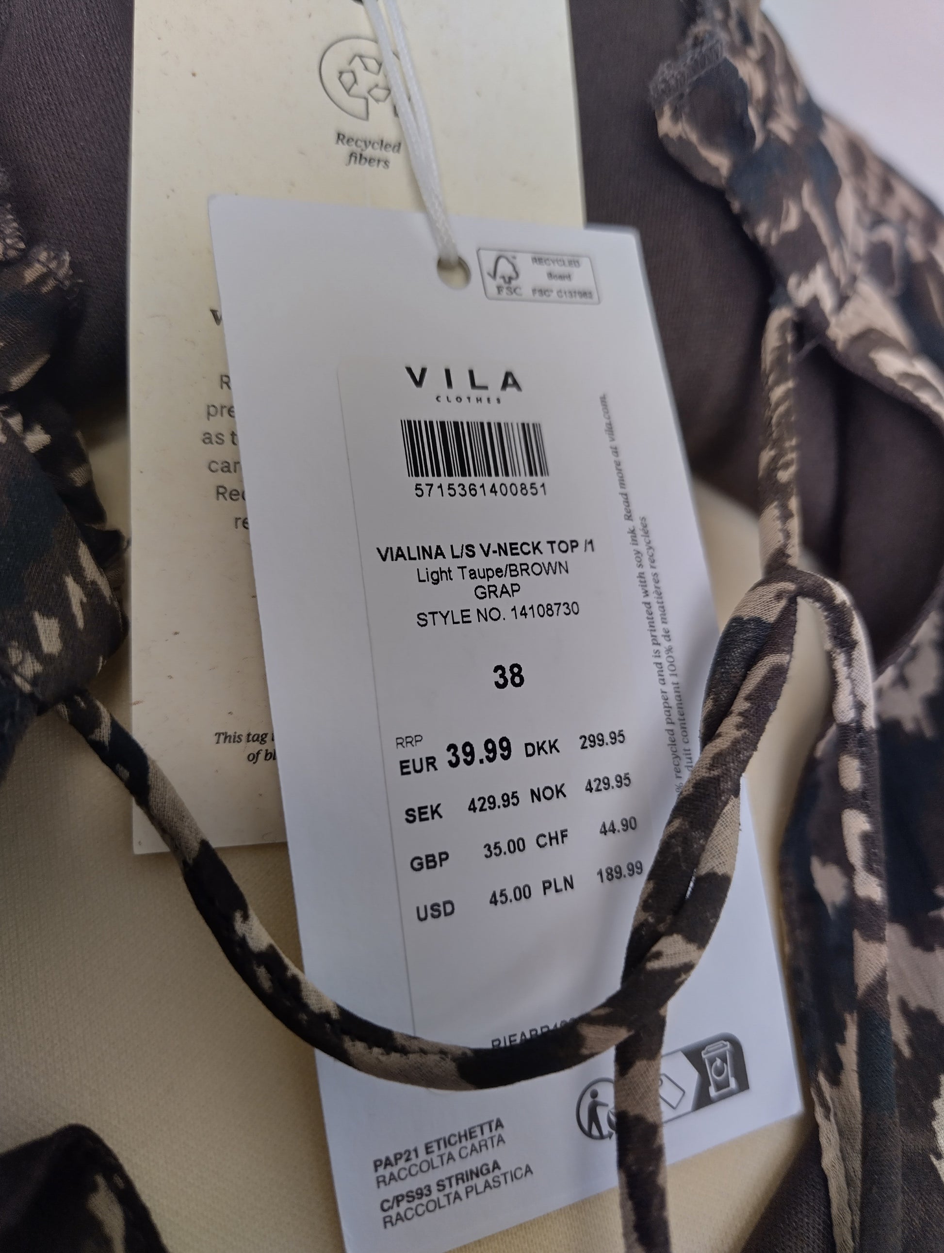 Tag showing Vila brand and size details