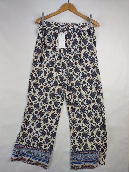 Front view of Vila patterned wide-leg pants