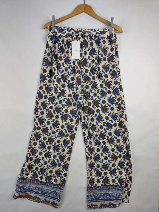 Front view of Vila patterned wide-leg pants