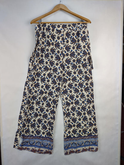 Back view of Vila patterned wide-leg pants