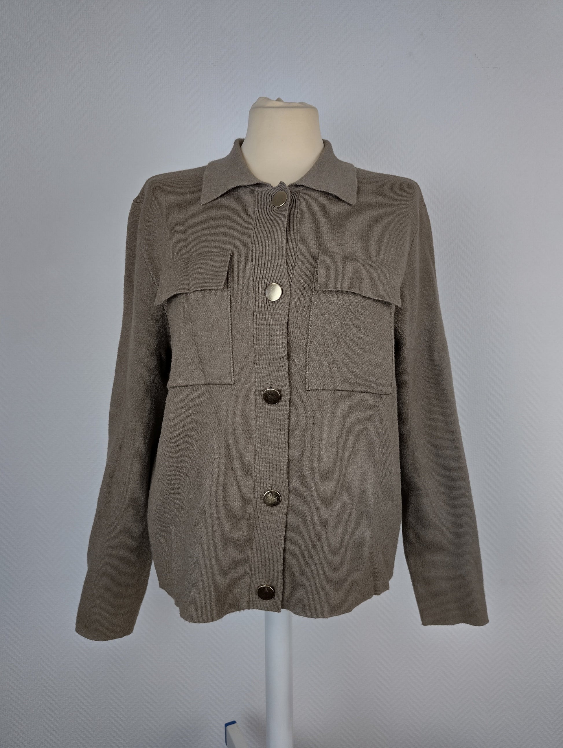 Front view of a Vila knit jacket in dark neutral melange