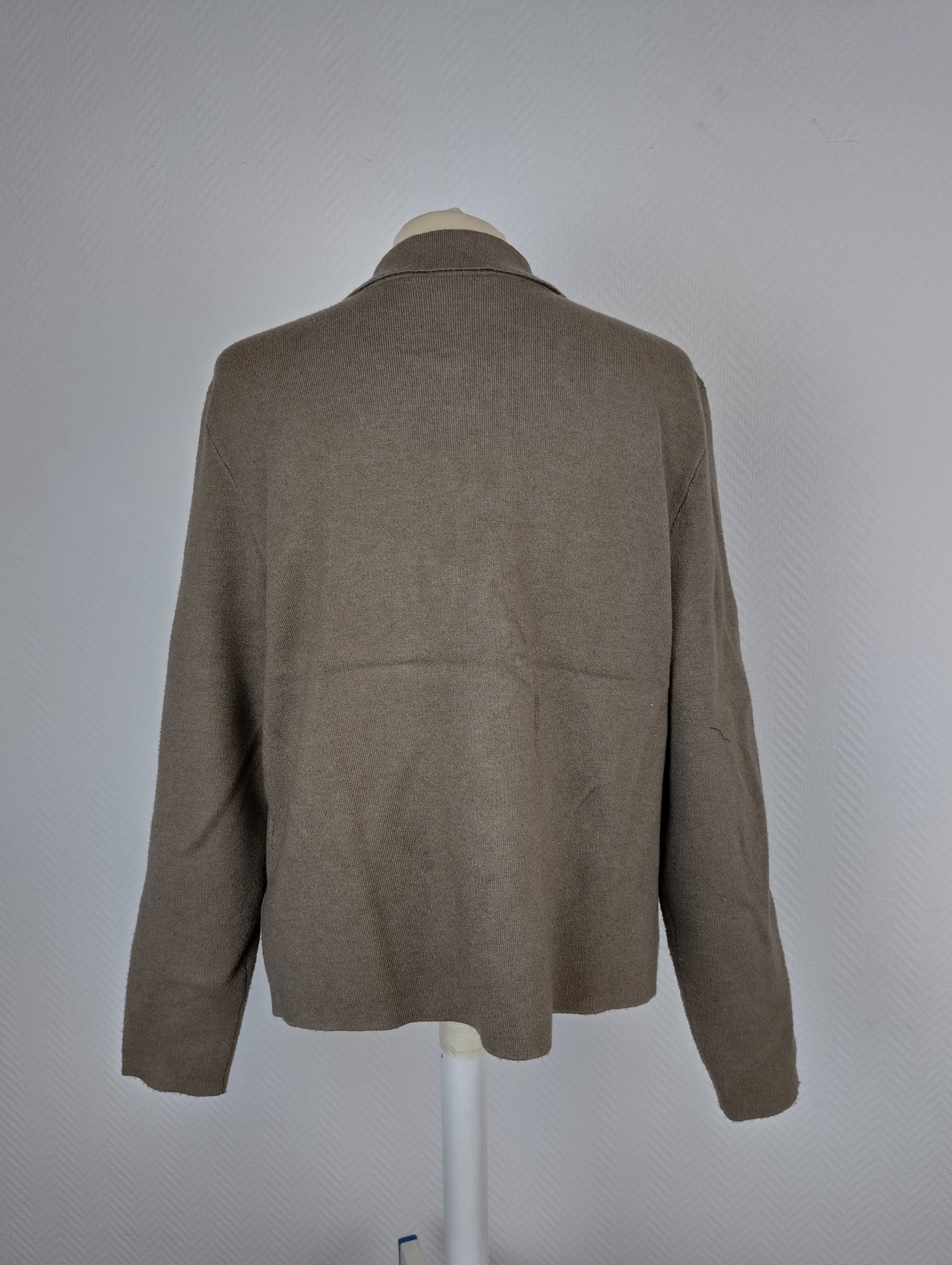 Back view of a Vila knit jacket in dark neutral melange
