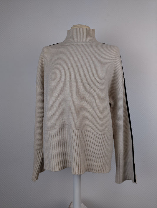 Front view of Vila cozy knit sweater