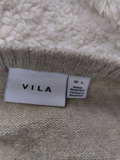 Label showing size and brand of Vila sweater