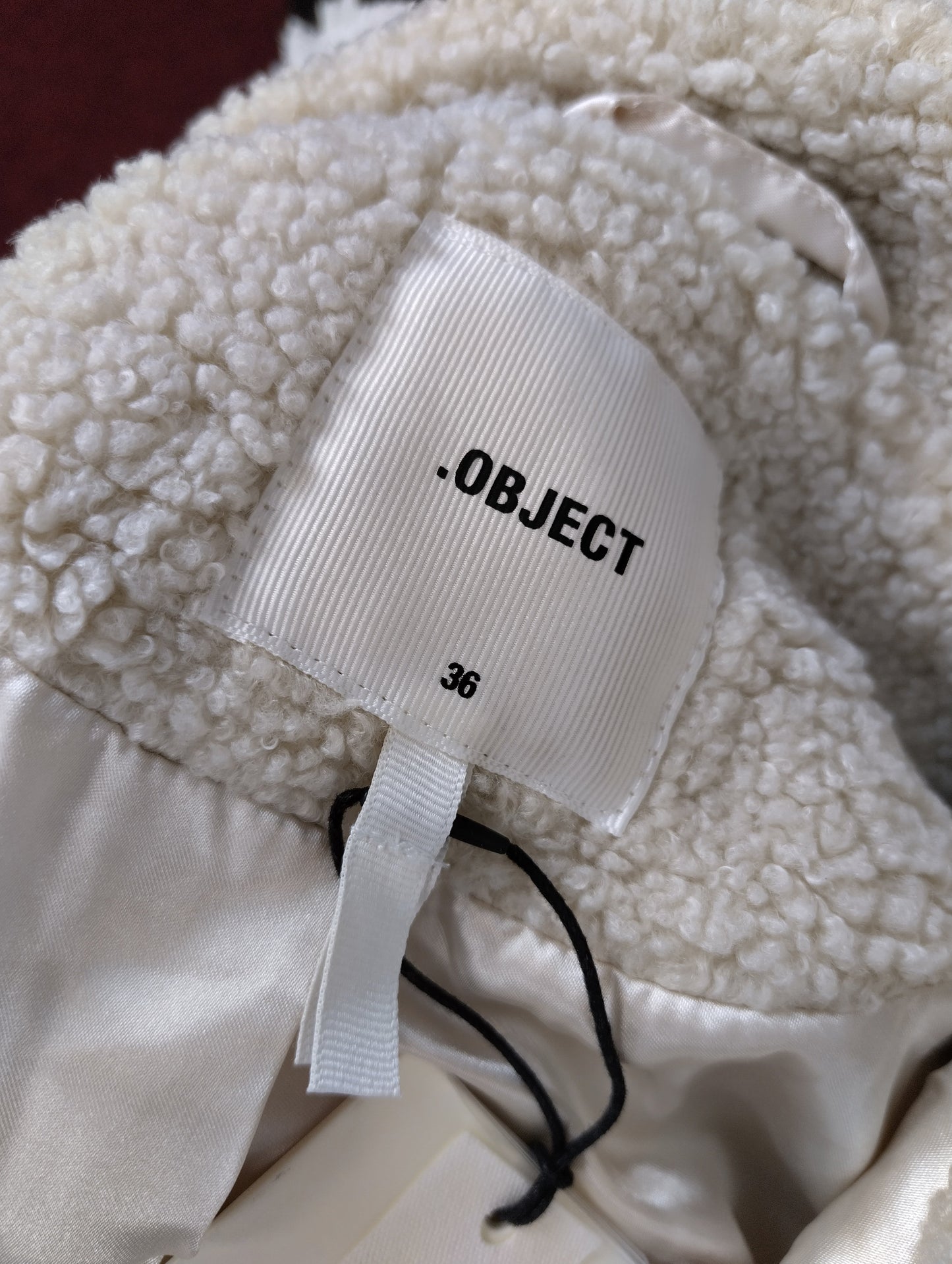 Label showing Object brand and size