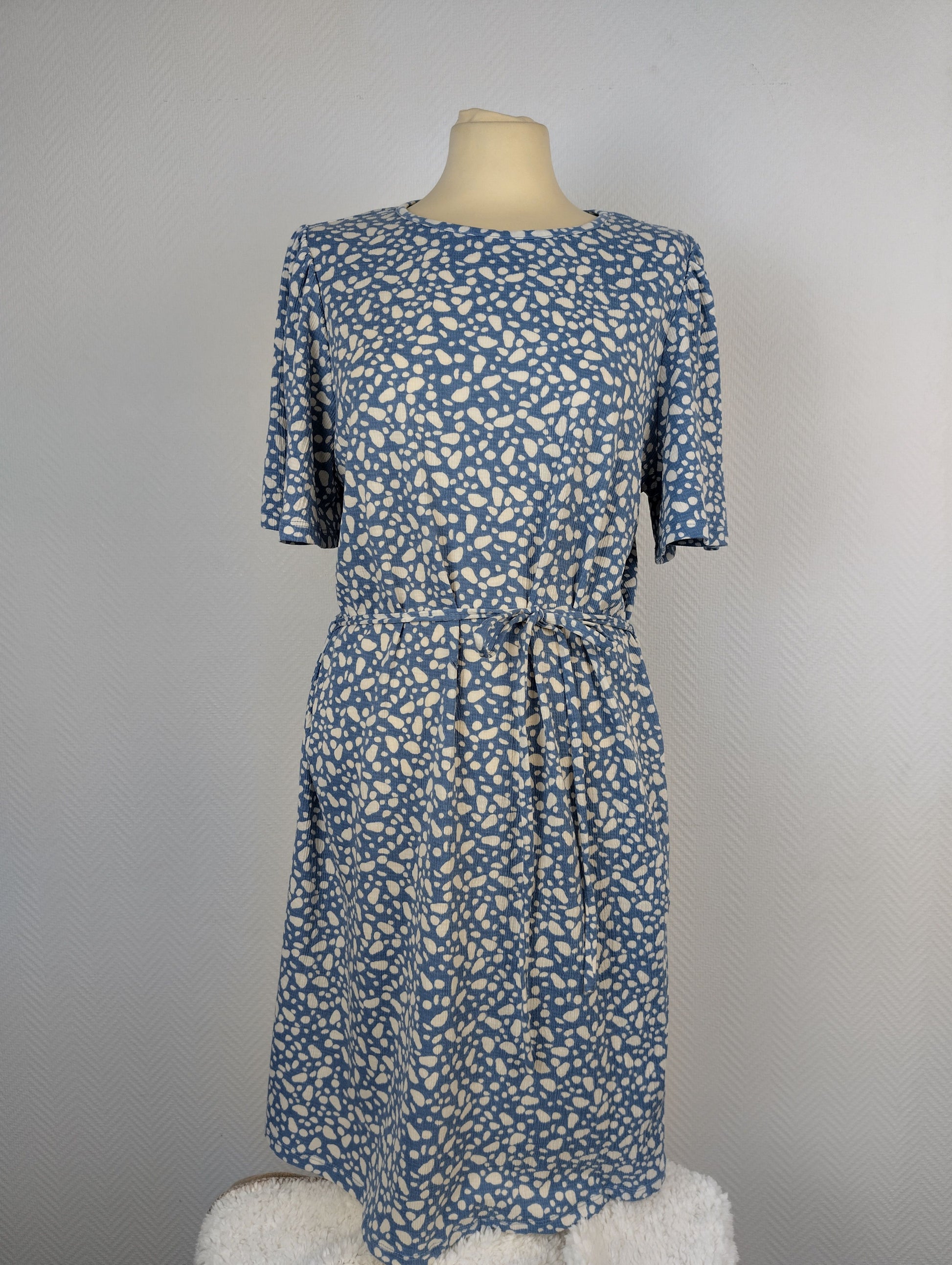 Front view of blue patterned Vila dress