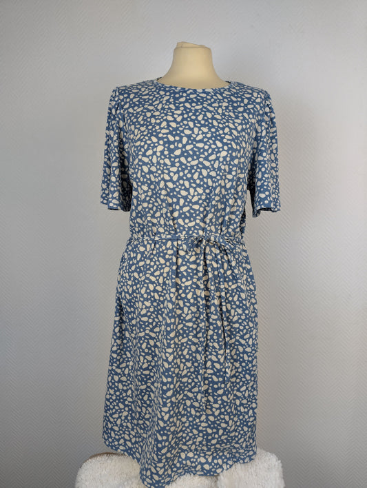 Front view of blue patterned Vila dress