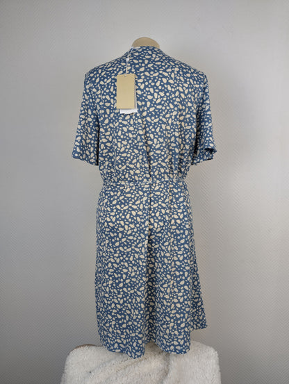 Back view of blue patterned Vila dress