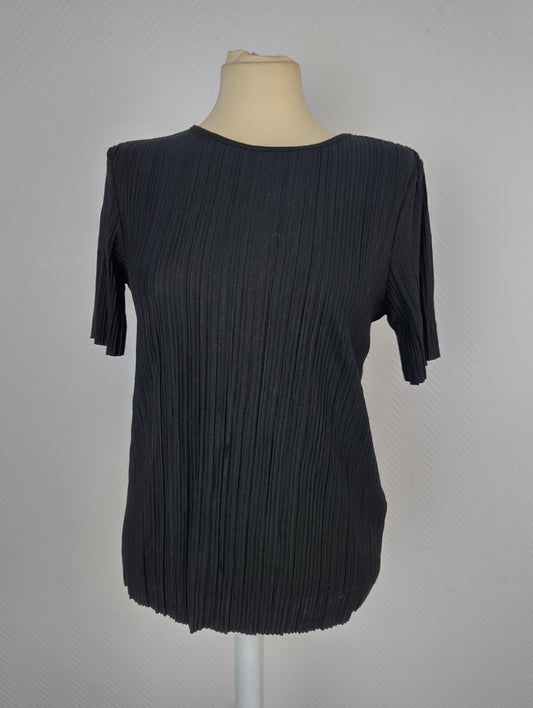 Front view of black ribbed top on mannequin