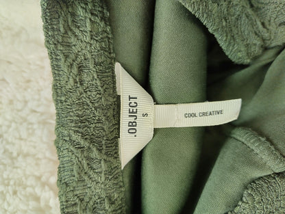Label showing 'Object' and size 'S' of the blouse