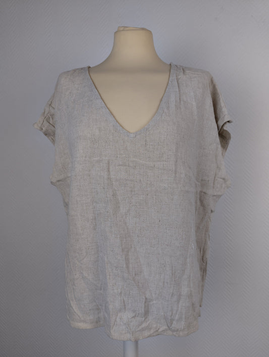 Front view of Vila V-neck cap sleeve top