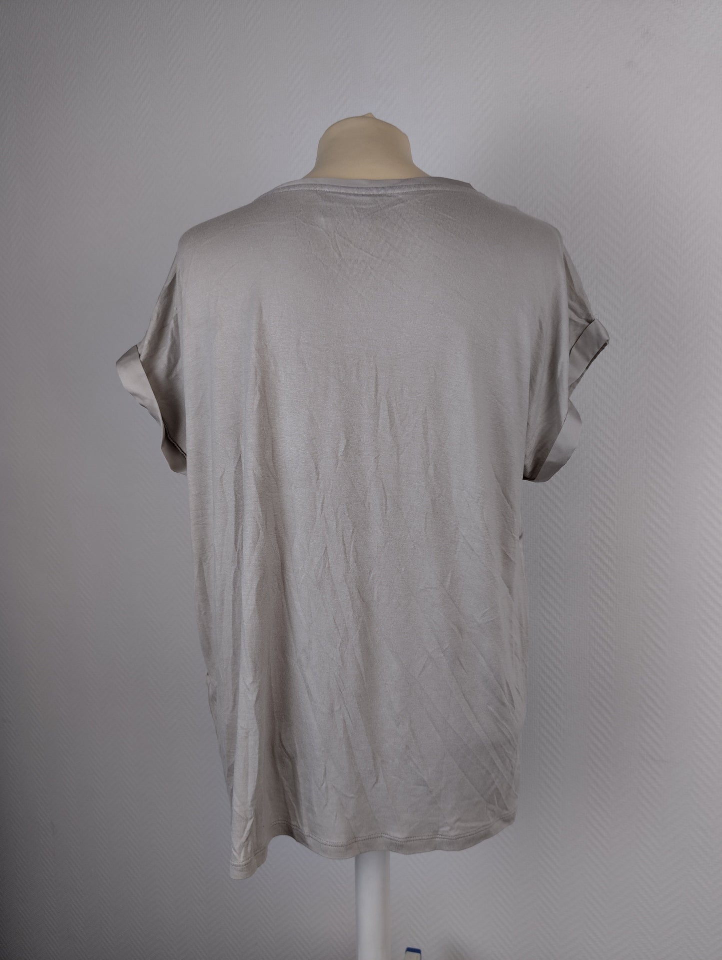 Back view of gray blouse