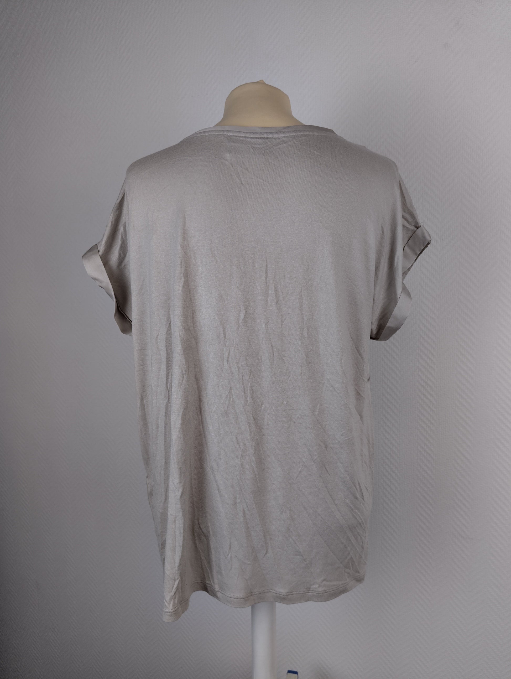 Back view of gray blouse