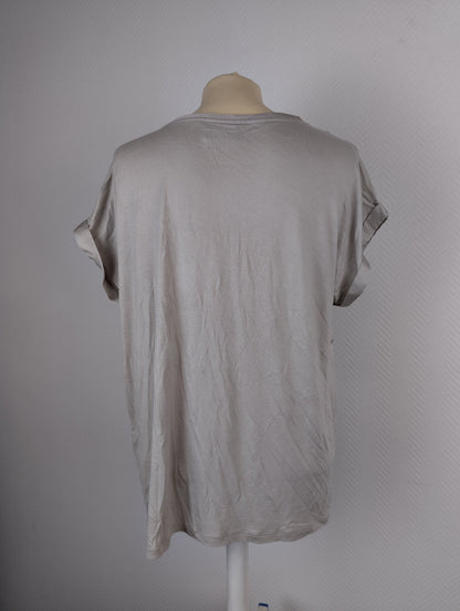 Back view of gray blouse