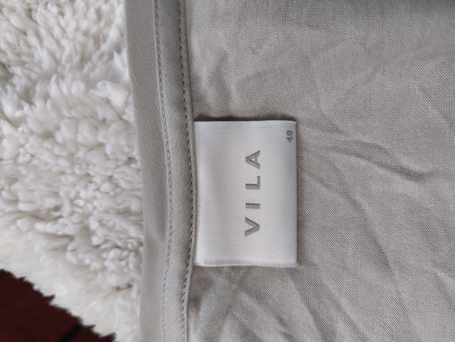 Label showing Vila brand and size 40