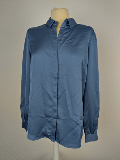 Front view of VILA blue blouse