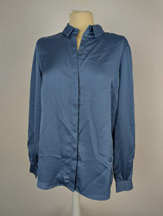Front view of VILA blue blouse