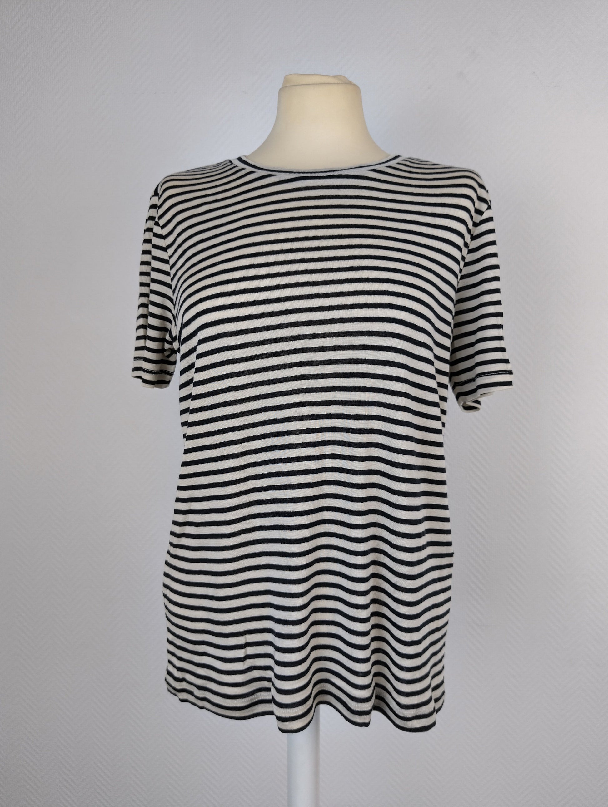 Front view of black and white striped T-shirt on mannequin