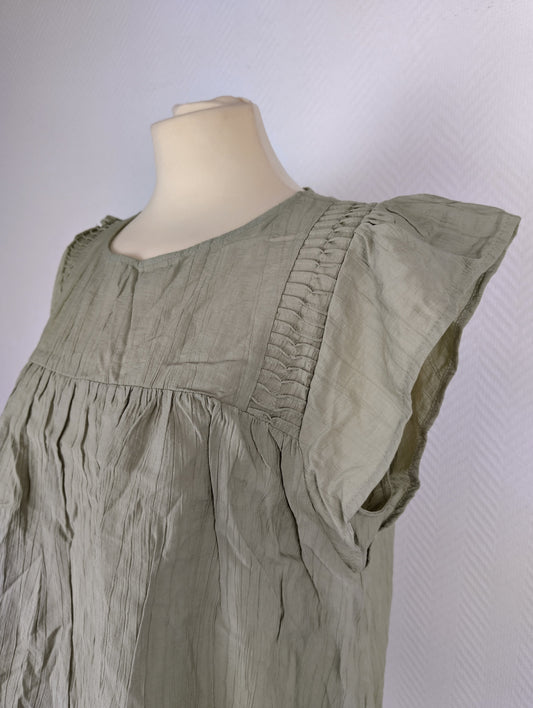 Olive green crinkle blouse with short sleeves - side view