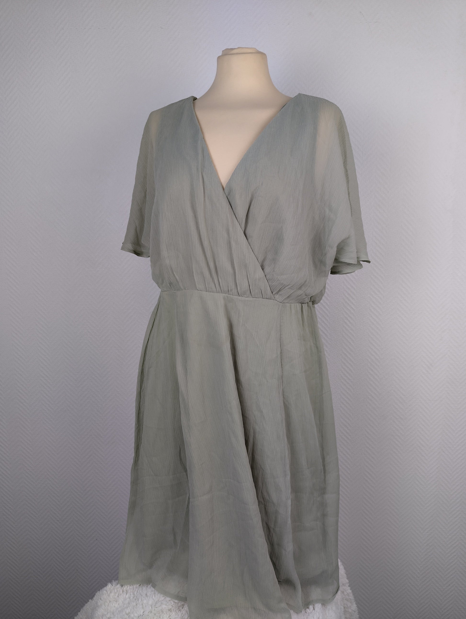 Full front view of light green Vila dress