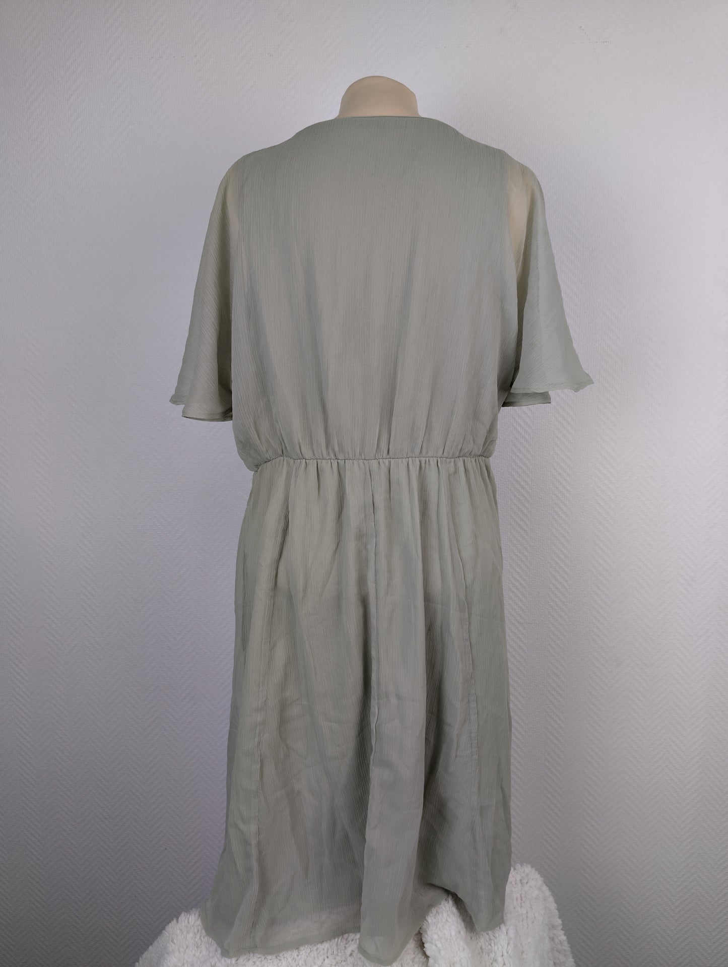 Back view of light green Vila dress