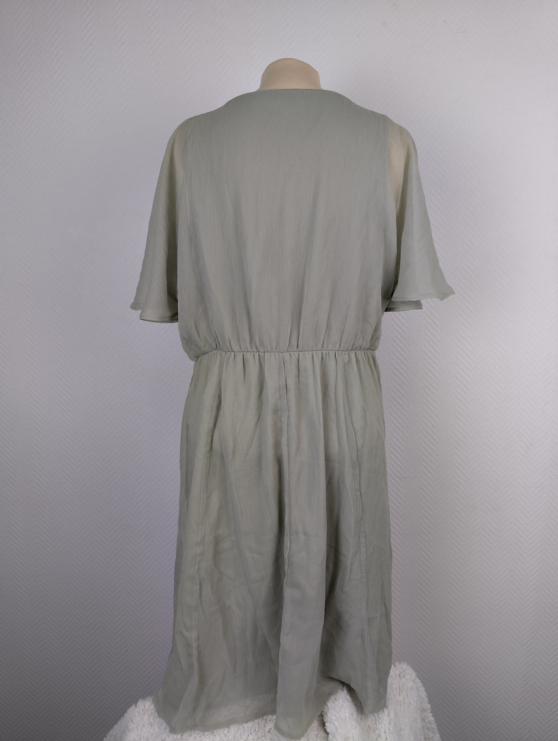Back view of light green Vila dress