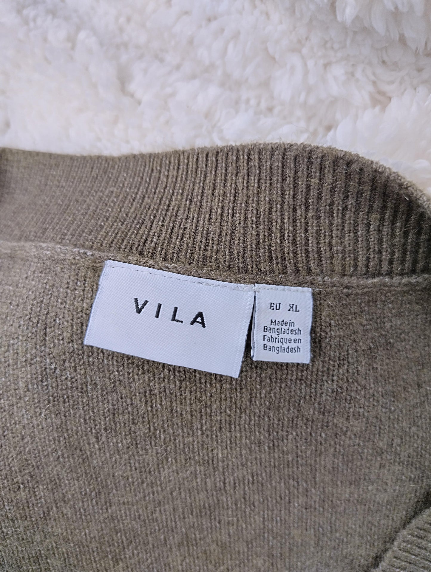 Label showing 'Vila' and size EU XL