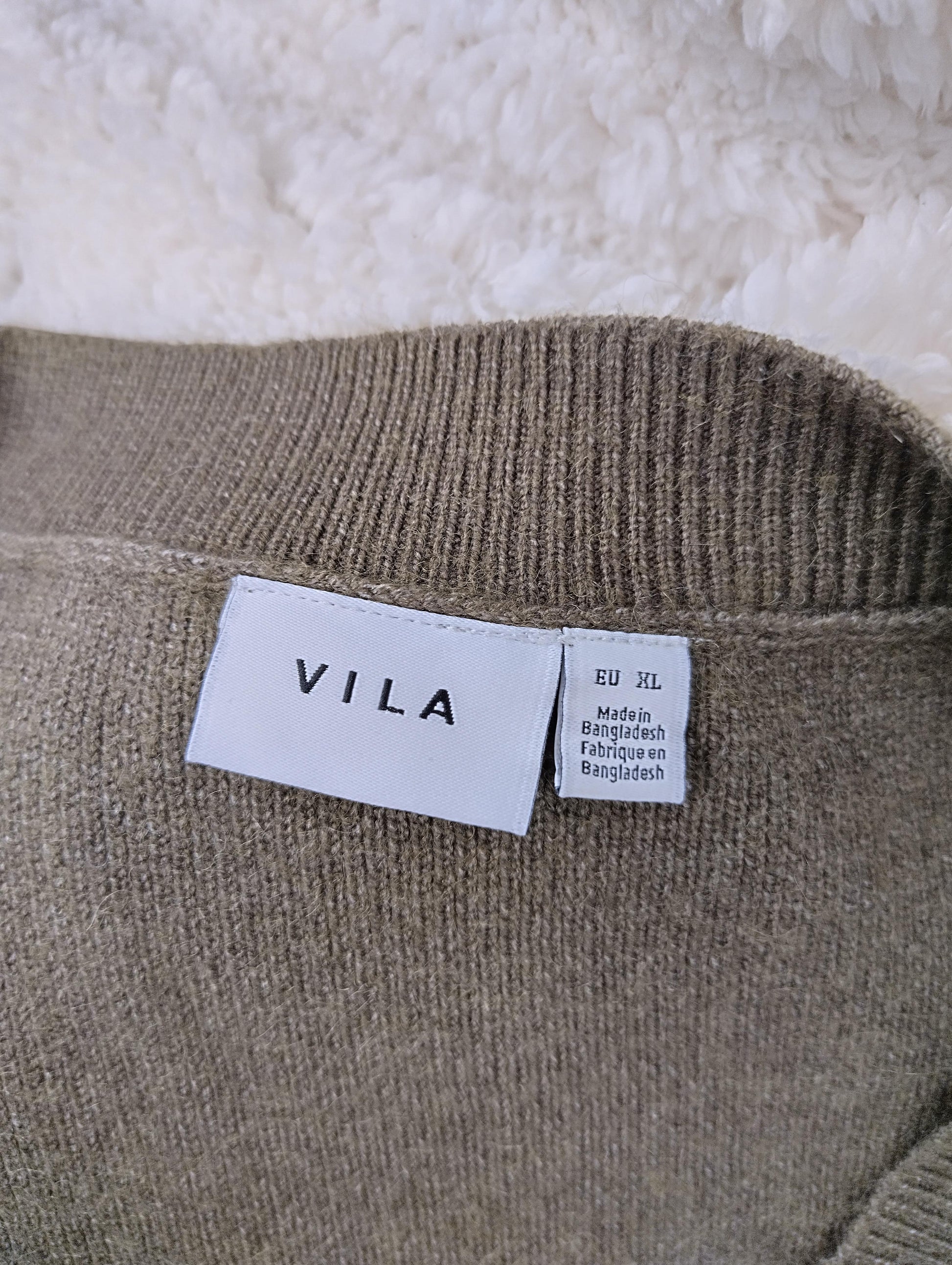 Label showing 'Vila' and size EU XL