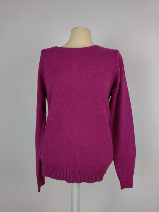 Front view of Vila fuchsia sweater