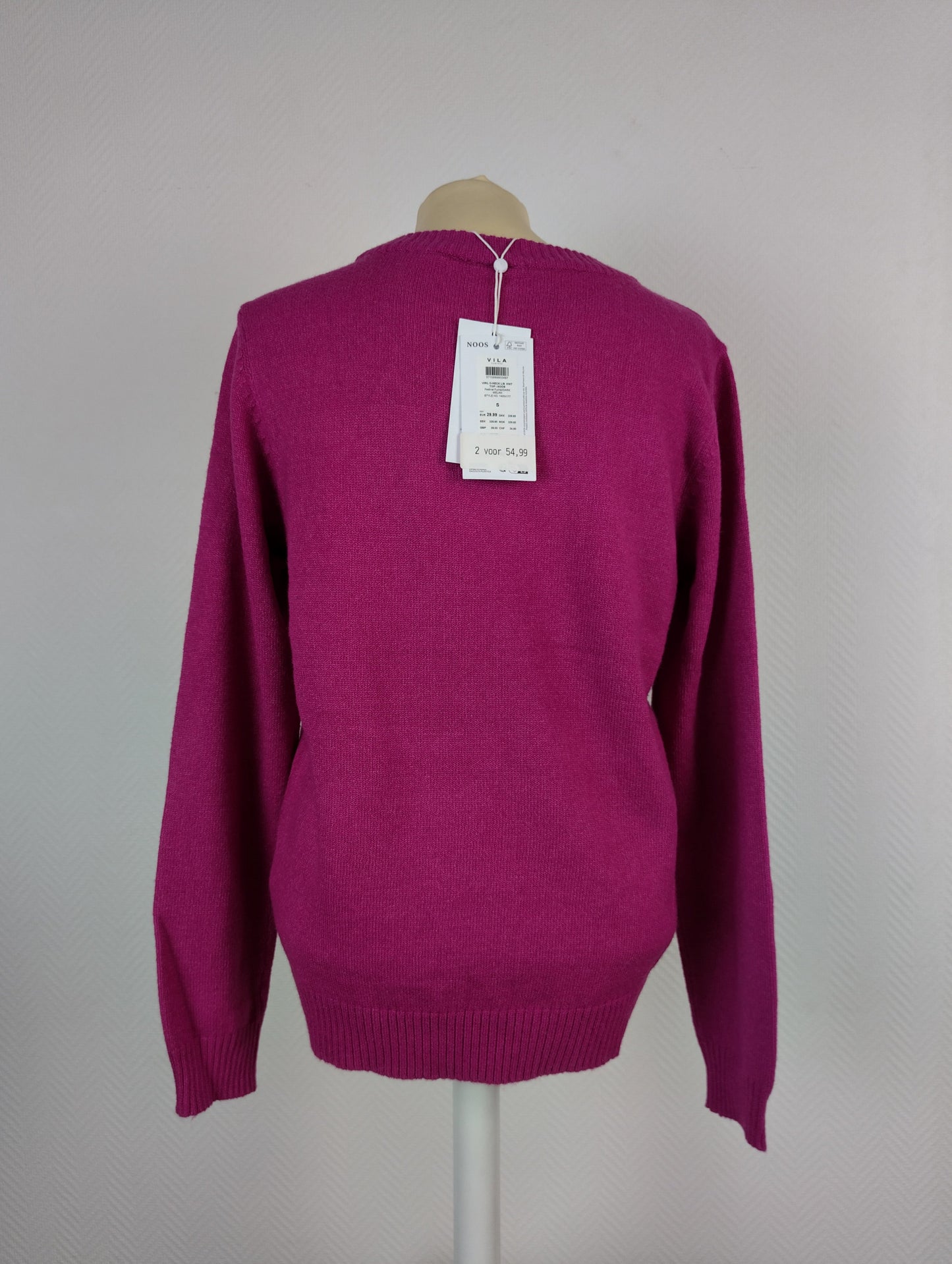 Back view of Vila fuchsia sweater with tag