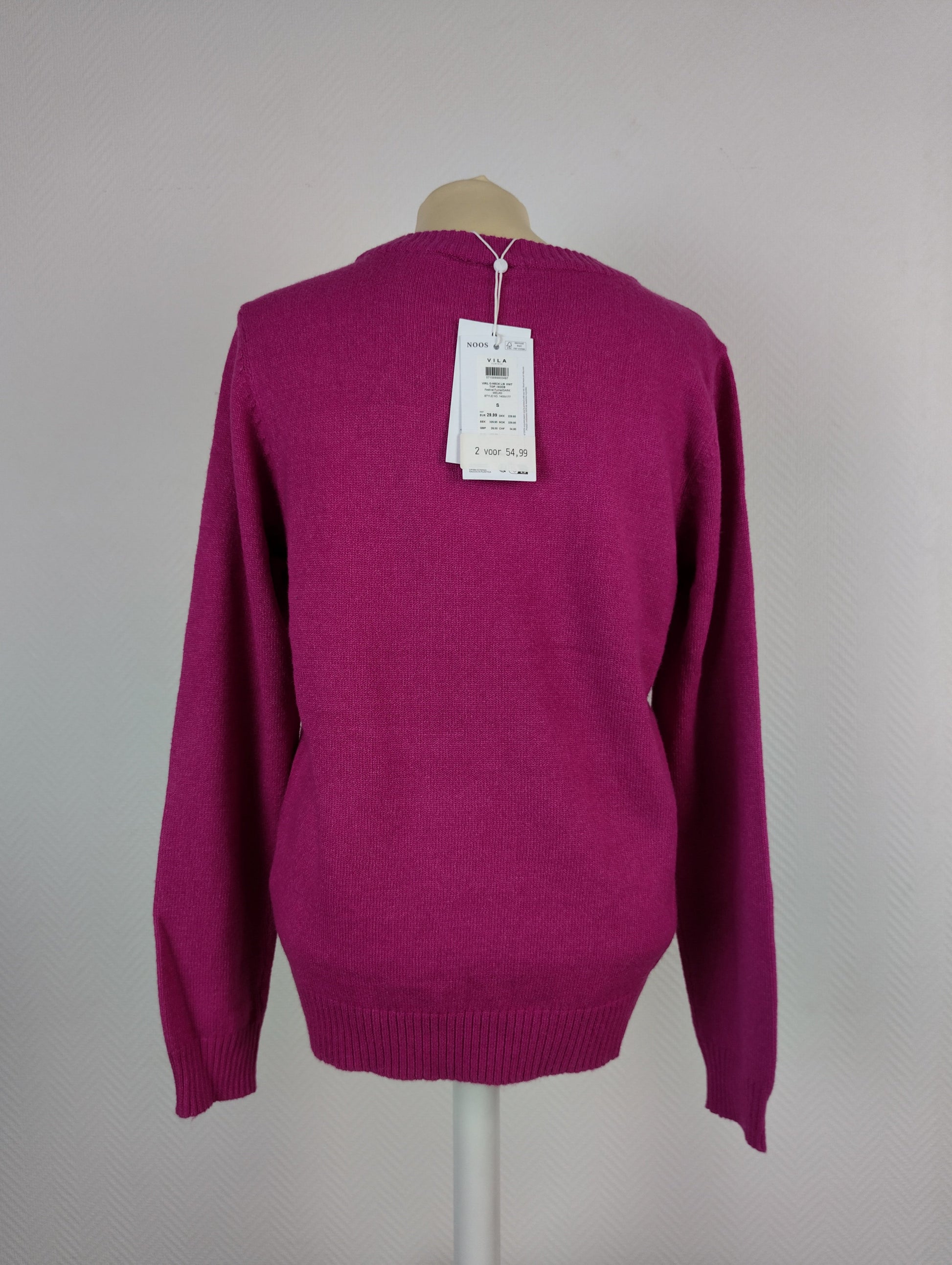 Back view of Vila fuchsia sweater with tag