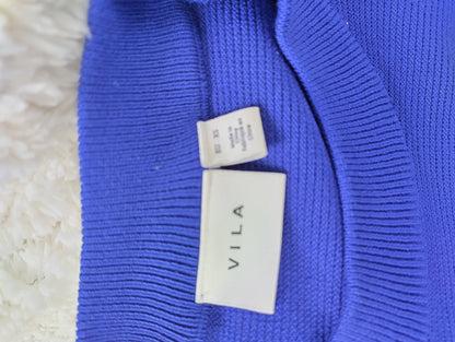 Close-up of Vila brand tag