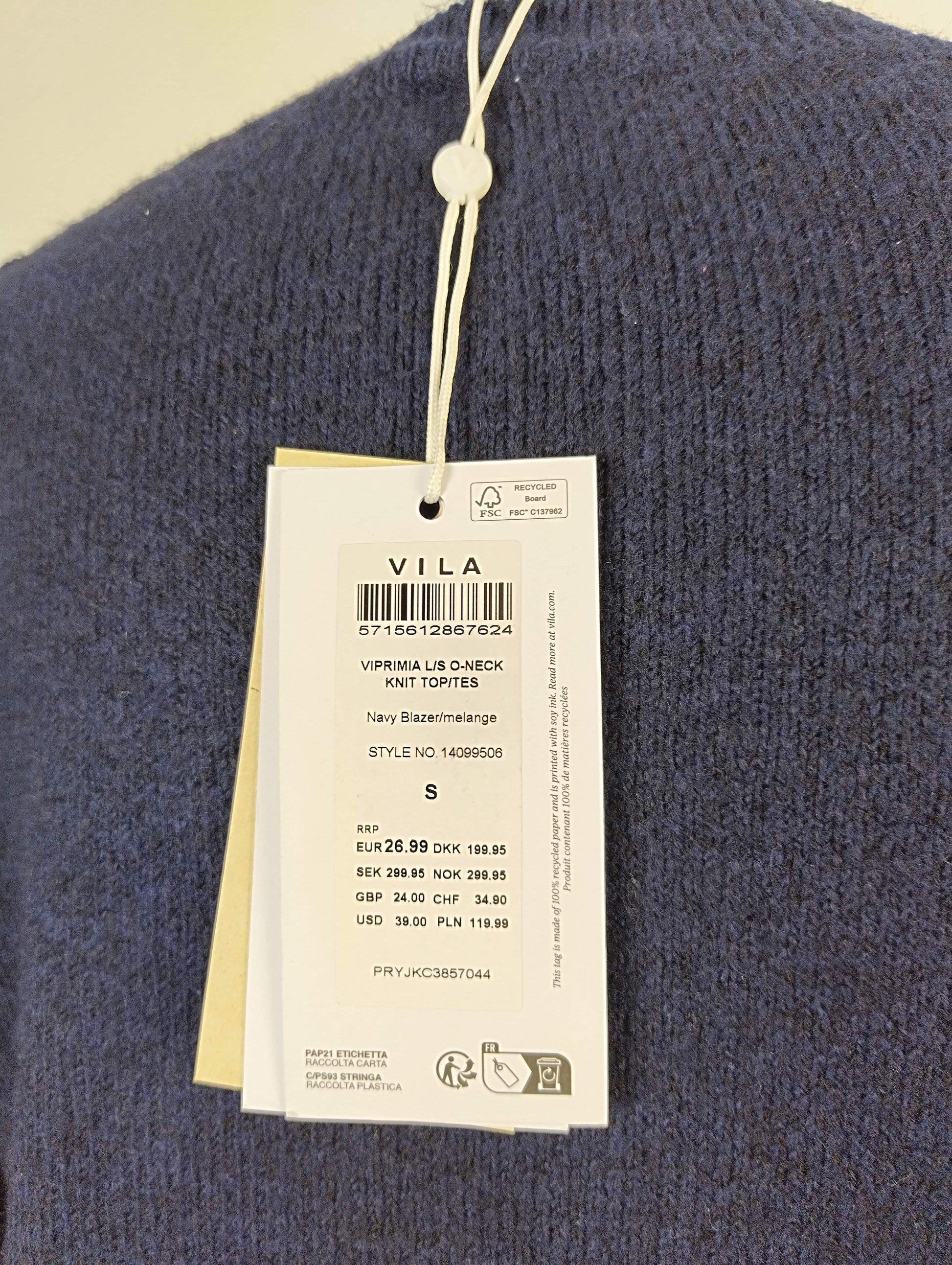 Tag detail showing size and material