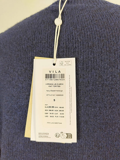 Tag detail showing size and material