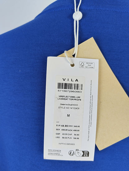Close-up of VILA tag on Mazarine Blue 'MOOD' Sweatshirt
